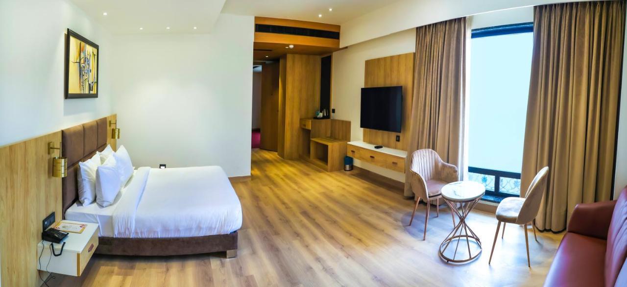 Dayal Gateway Hotel Lucknow Exterior photo