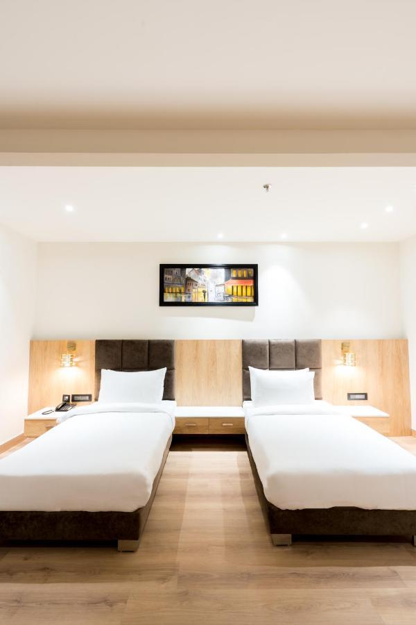 Dayal Gateway Hotel Lucknow Exterior photo